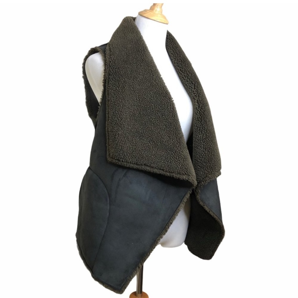 Velvet by Graham and Spencer Sherling Vest - Picture 2 of 7